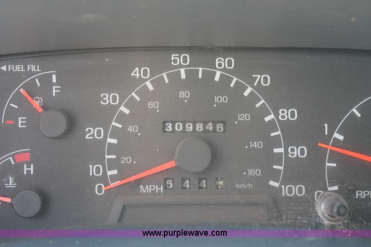 image for item H5794 1999 Ford F350 Super Duty XL Crew Cab flatbed pickup truck