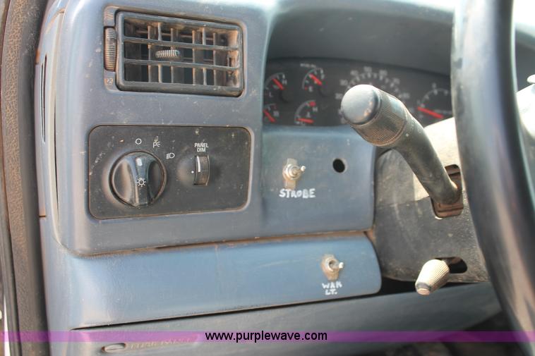 image for item H5794 1999 Ford F350 Super Duty XL Crew Cab flatbed pickup truck