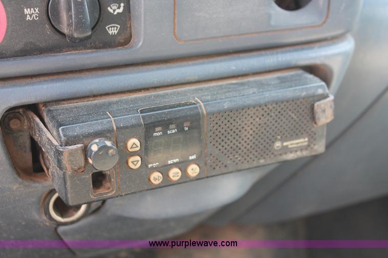 image for item H5794 1999 Ford F350 Super Duty XL Crew Cab flatbed pickup truck