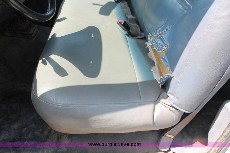 image for item H5794 1999 Ford F350 Super Duty XL Crew Cab flatbed pickup truck