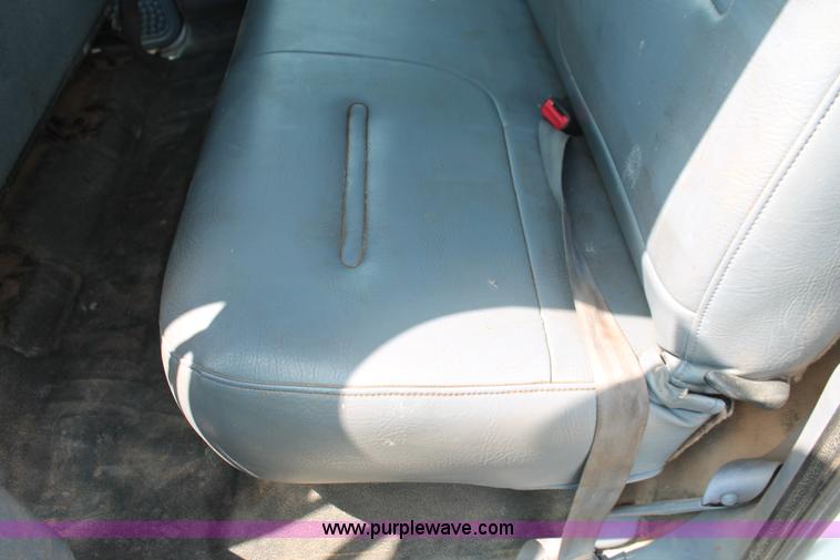 image for item H5794 1999 Ford F350 Super Duty XL Crew Cab flatbed pickup truck