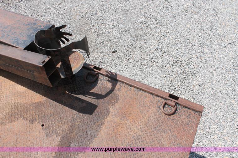 image for item H5794 1999 Ford F350 Super Duty XL Crew Cab flatbed pickup truck