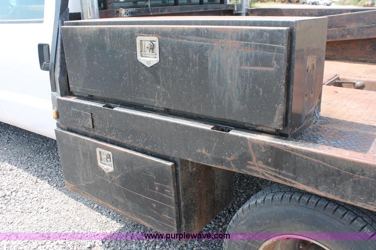 image for item H5794 1999 Ford F350 Super Duty XL Crew Cab flatbed pickup truck