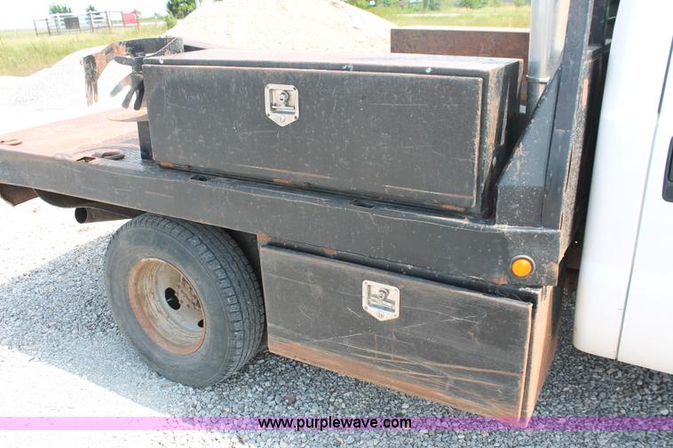 image for item H5794 1999 Ford F350 Super Duty XL Crew Cab flatbed pickup truck