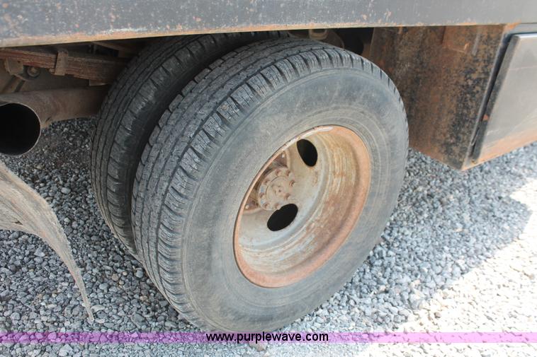 image for item H5794 1999 Ford F350 Super Duty XL Crew Cab flatbed pickup truck