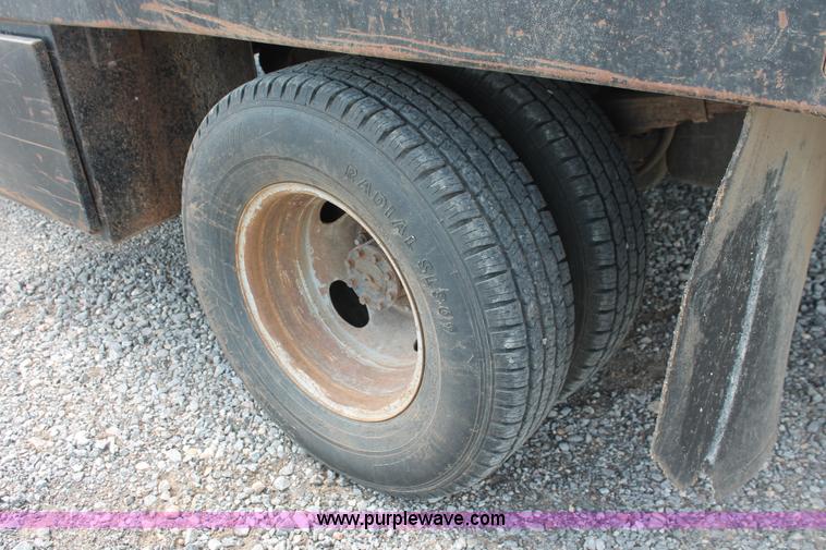 image for item H5794 1999 Ford F350 Super Duty XL Crew Cab flatbed pickup truck