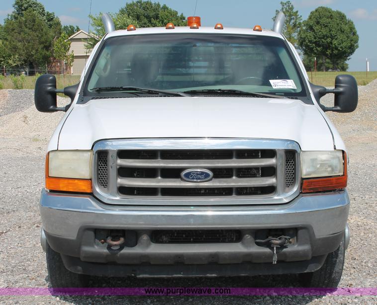 image for item H5797 2001 Ford F350 Super Duty XL SuperCab flatbed pickup truck