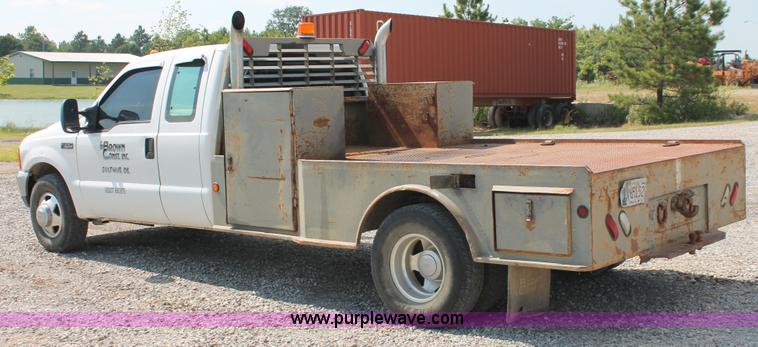 image for item H5797 2001 Ford F350 Super Duty XL SuperCab flatbed pickup truck