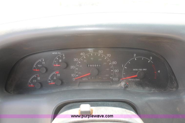 image for item H5797 2001 Ford F350 Super Duty XL SuperCab flatbed pickup truck