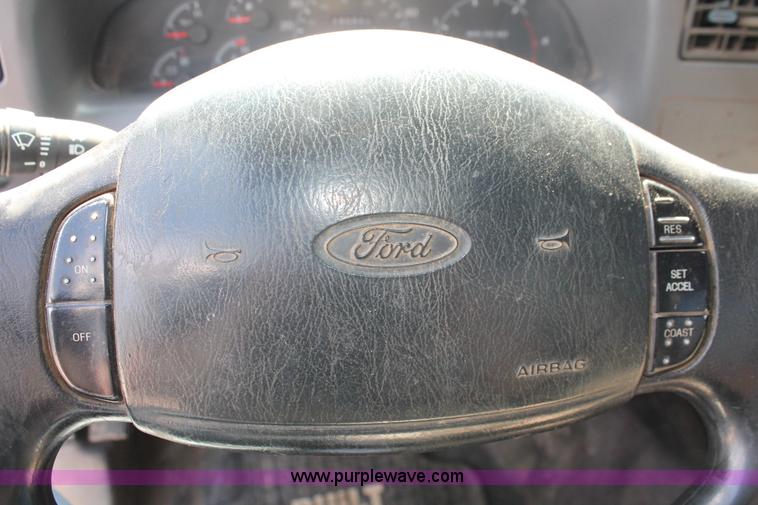 image for item H5797 2001 Ford F350 Super Duty XL SuperCab flatbed pickup truck