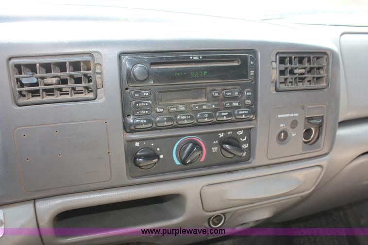 image for item H5797 2001 Ford F350 Super Duty XL SuperCab flatbed pickup truck