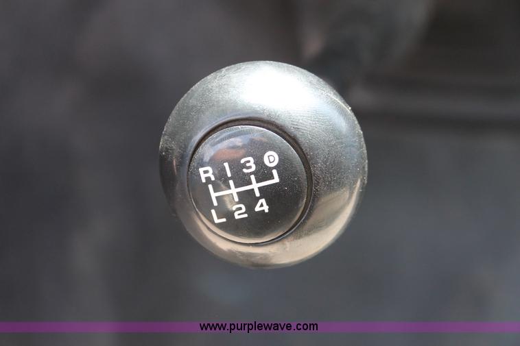 image for item H5797 2001 Ford F350 Super Duty XL SuperCab flatbed pickup truck