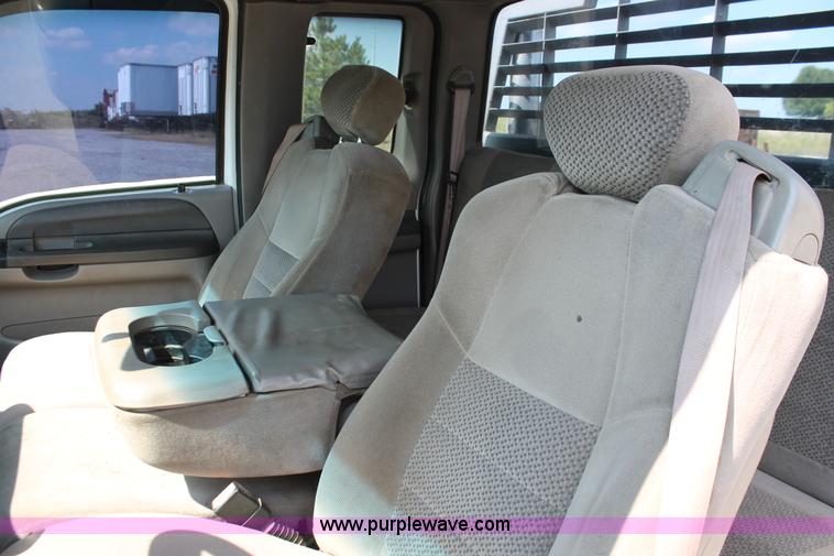 image for item H5797 2001 Ford F350 Super Duty XL SuperCab flatbed pickup truck