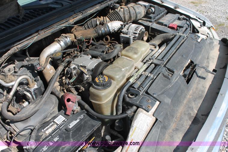 image for item H5797 2001 Ford F350 Super Duty XL SuperCab flatbed pickup truck