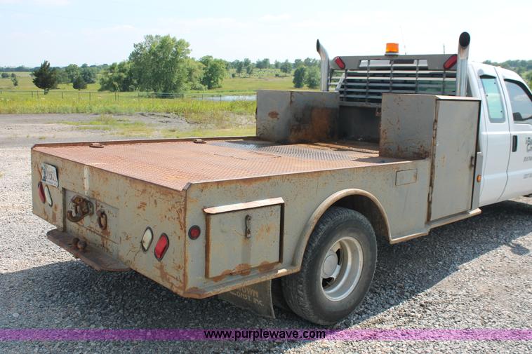 image for item H5797 2001 Ford F350 Super Duty XL SuperCab flatbed pickup truck