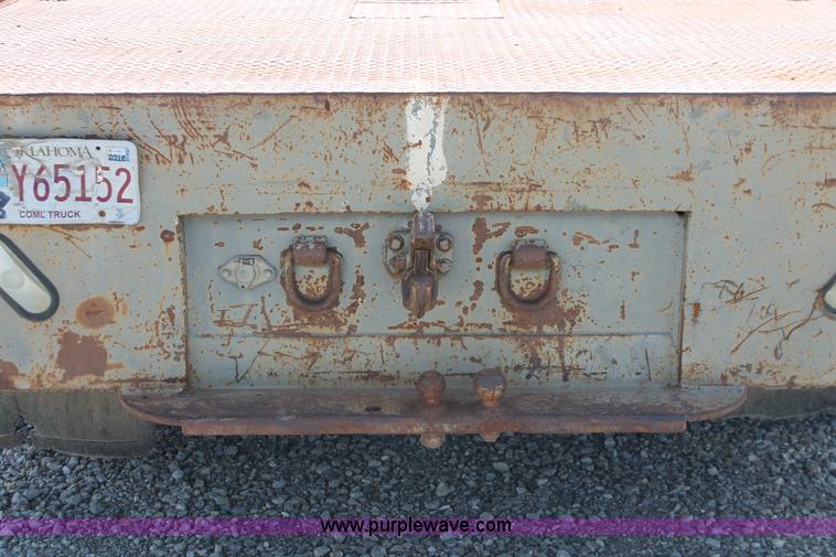 image for item H5797 2001 Ford F350 Super Duty XL SuperCab flatbed pickup truck