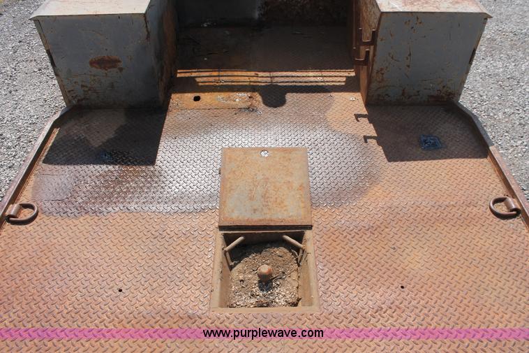 image for item H5797 2001 Ford F350 Super Duty XL SuperCab flatbed pickup truck