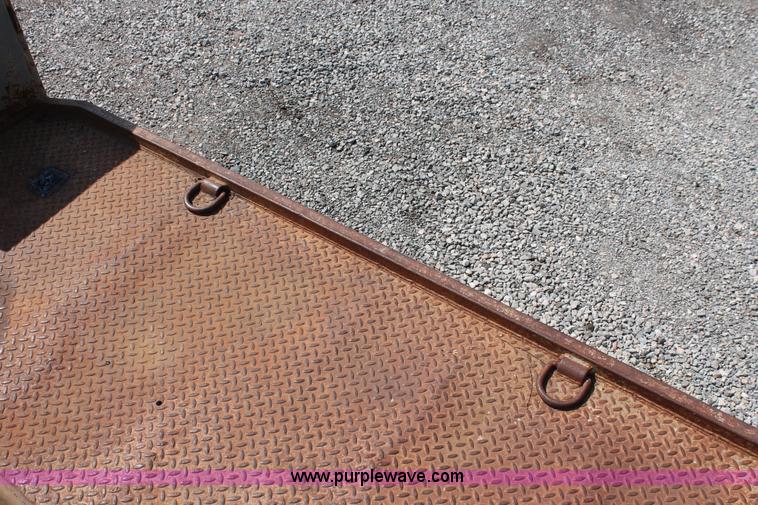 image for item H5797 2001 Ford F350 Super Duty XL SuperCab flatbed pickup truck