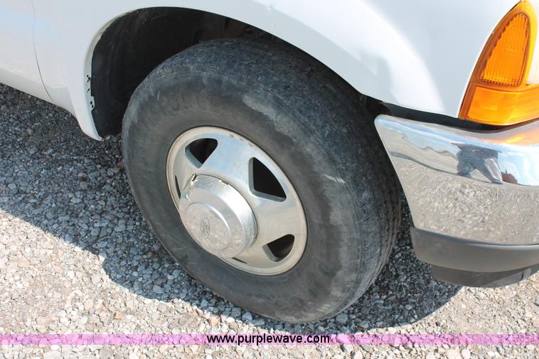 image for item H5797 2001 Ford F350 Super Duty XL SuperCab flatbed pickup truck