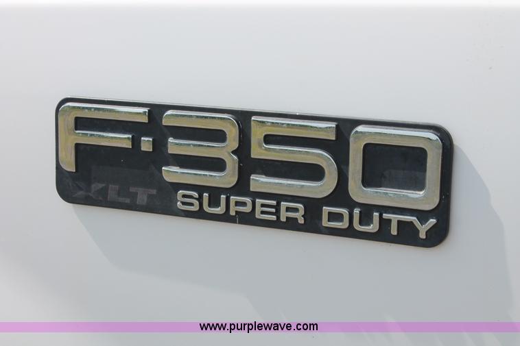 image for item H5797 2001 Ford F350 Super Duty XL SuperCab flatbed pickup truck