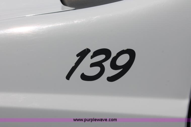 image for item H5797 2001 Ford F350 Super Duty XL SuperCab flatbed pickup truck