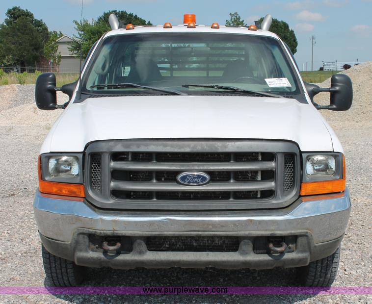 image for item H5798 2000 Ford F350 Super Duty XL Crew Cab flatbed pickup truck