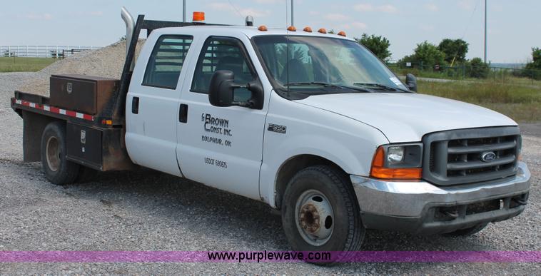 image for item H5798 2000 Ford F350 Super Duty XL Crew Cab flatbed pickup truck