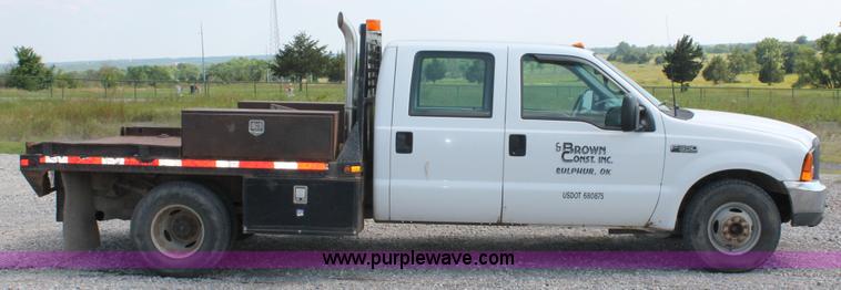 image for item H5798 2000 Ford F350 Super Duty XL Crew Cab flatbed pickup truck