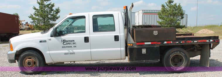 image for item H5798 2000 Ford F350 Super Duty XL Crew Cab flatbed pickup truck