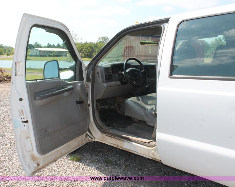 image for item H5798 2000 Ford F350 Super Duty XL Crew Cab flatbed pickup truck