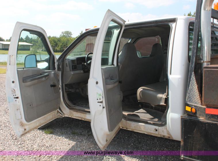 image for item H5798 2000 Ford F350 Super Duty XL Crew Cab flatbed pickup truck