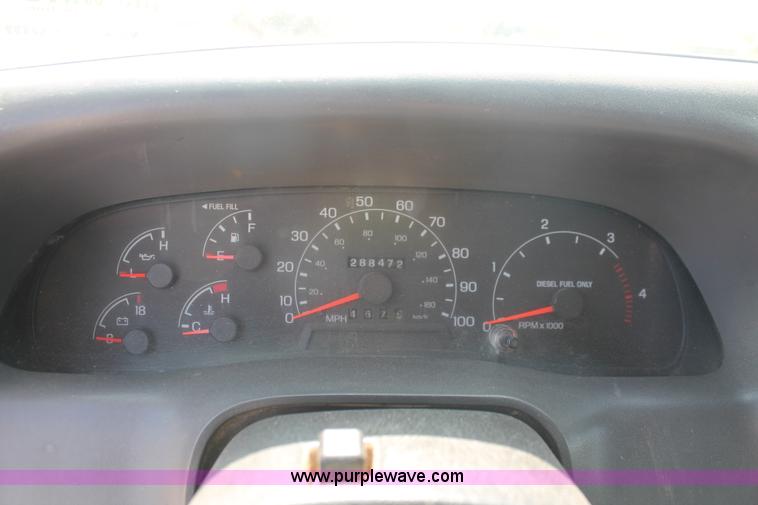 image for item H5798 2000 Ford F350 Super Duty XL Crew Cab flatbed pickup truck