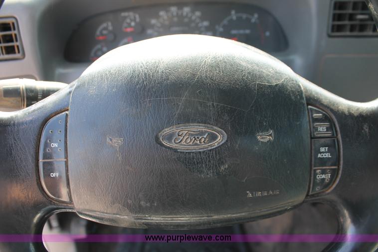 image for item H5798 2000 Ford F350 Super Duty XL Crew Cab flatbed pickup truck