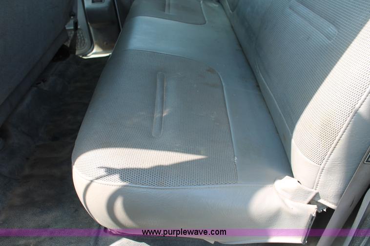 image for item H5798 2000 Ford F350 Super Duty XL Crew Cab flatbed pickup truck