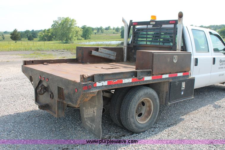 image for item H5798 2000 Ford F350 Super Duty XL Crew Cab flatbed pickup truck
