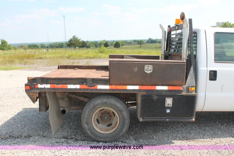 image for item H5798 2000 Ford F350 Super Duty XL Crew Cab flatbed pickup truck