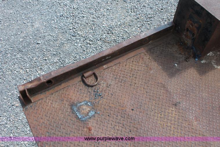 image for item H5798 2000 Ford F350 Super Duty XL Crew Cab flatbed pickup truck