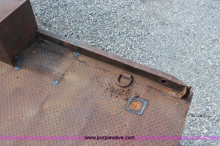 image for item H5798 2000 Ford F350 Super Duty XL Crew Cab flatbed pickup truck