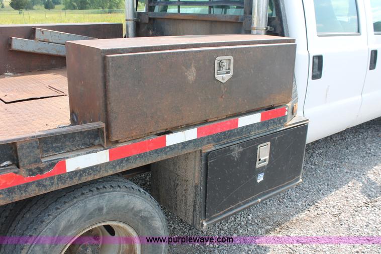 image for item H5798 2000 Ford F350 Super Duty XL Crew Cab flatbed pickup truck