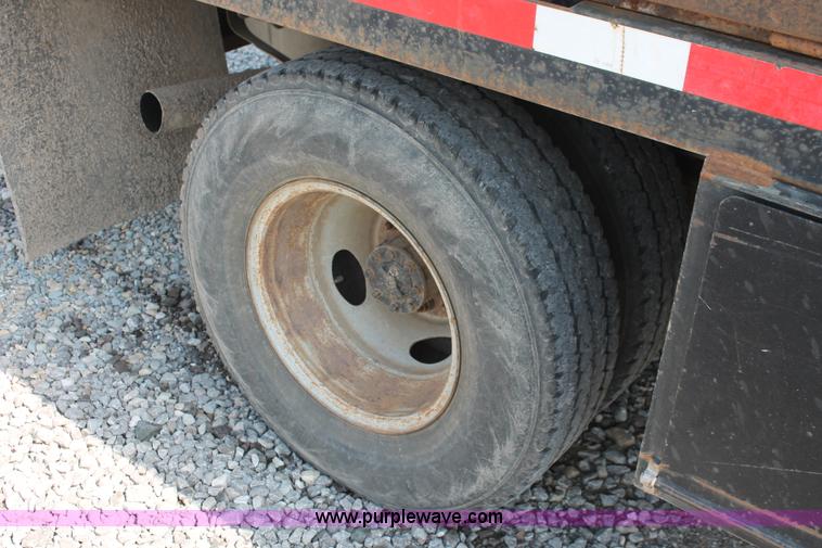 image for item H5798 2000 Ford F350 Super Duty XL Crew Cab flatbed pickup truck