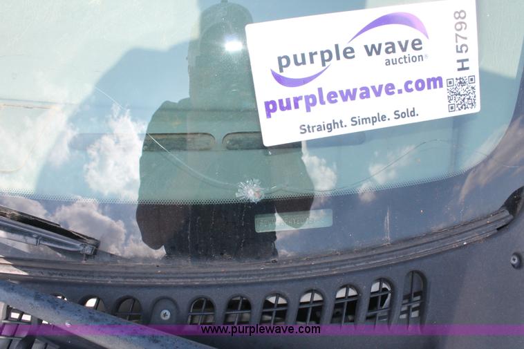 image for item H5798 2000 Ford F350 Super Duty XL Crew Cab flatbed pickup truck