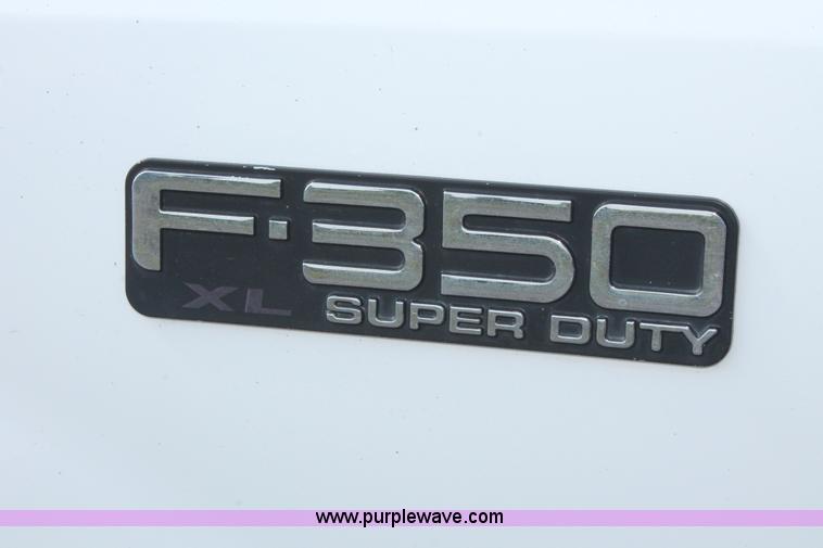 image for item H5798 2000 Ford F350 Super Duty XL Crew Cab flatbed pickup truck