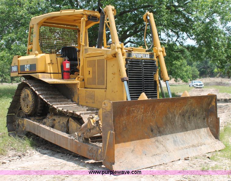image for item H5800 1989 Caterpillar D6H dozer