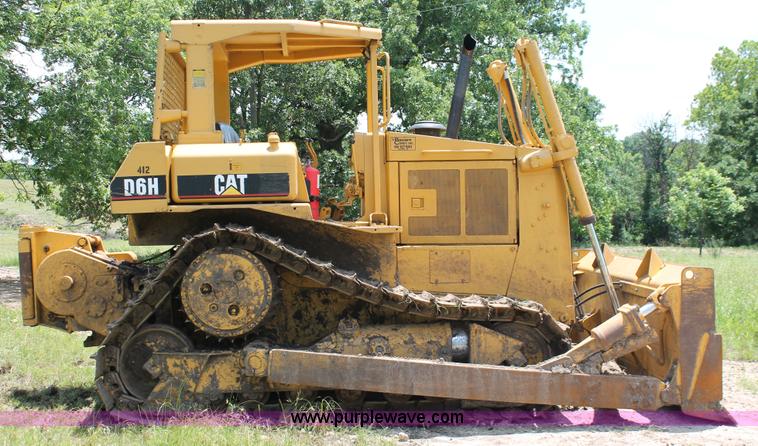image for item H5800 1989 Caterpillar D6H dozer