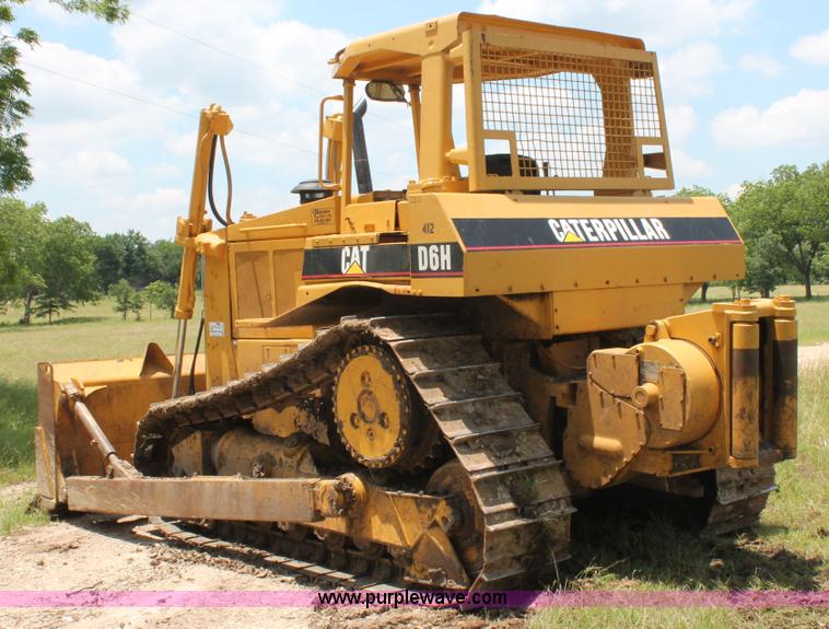image for item H5800 1989 Caterpillar D6H dozer