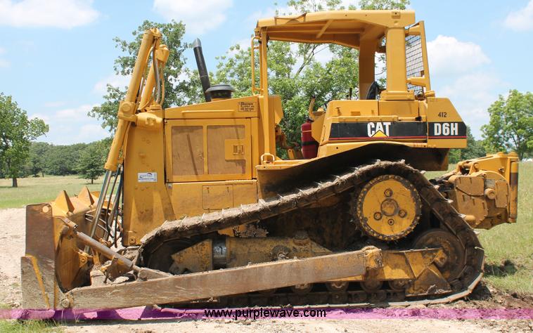 image for item H5800 1989 Caterpillar D6H dozer