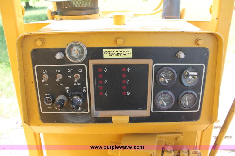 image for item H5800 1989 Caterpillar D6H dozer