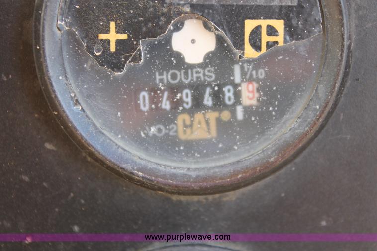 image for item H5800 1989 Caterpillar D6H dozer