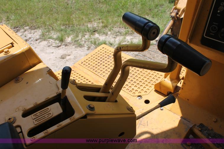 image for item H5800 1989 Caterpillar D6H dozer
