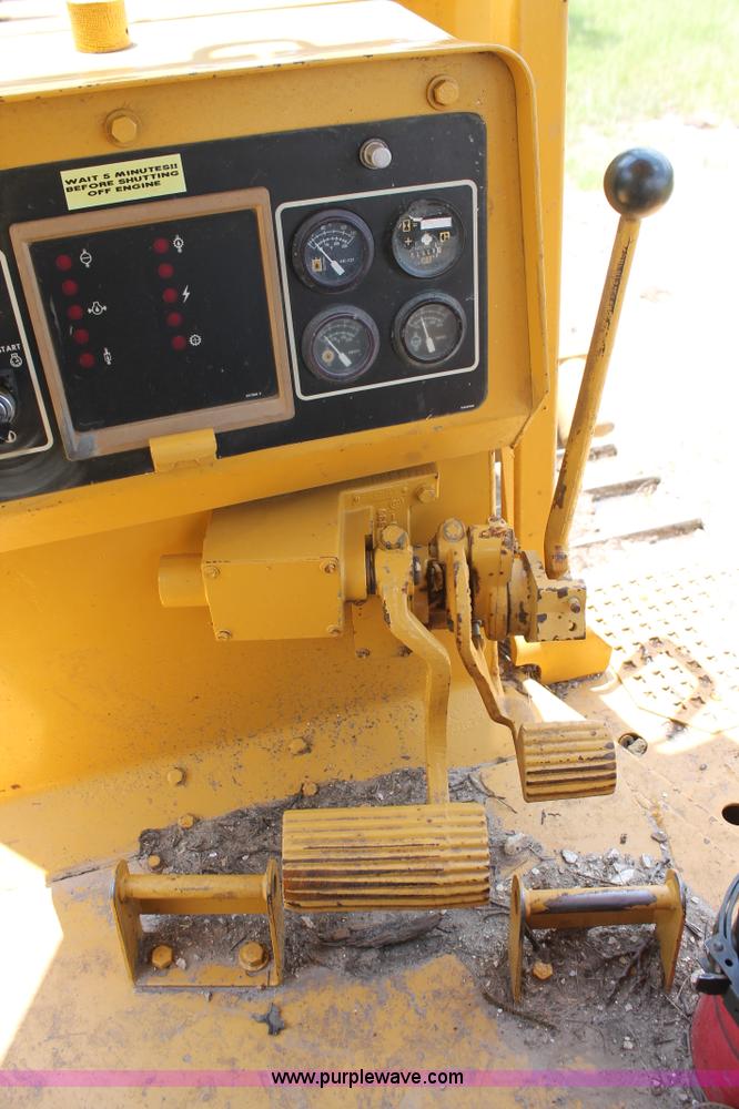 image for item H5800 1989 Caterpillar D6H dozer